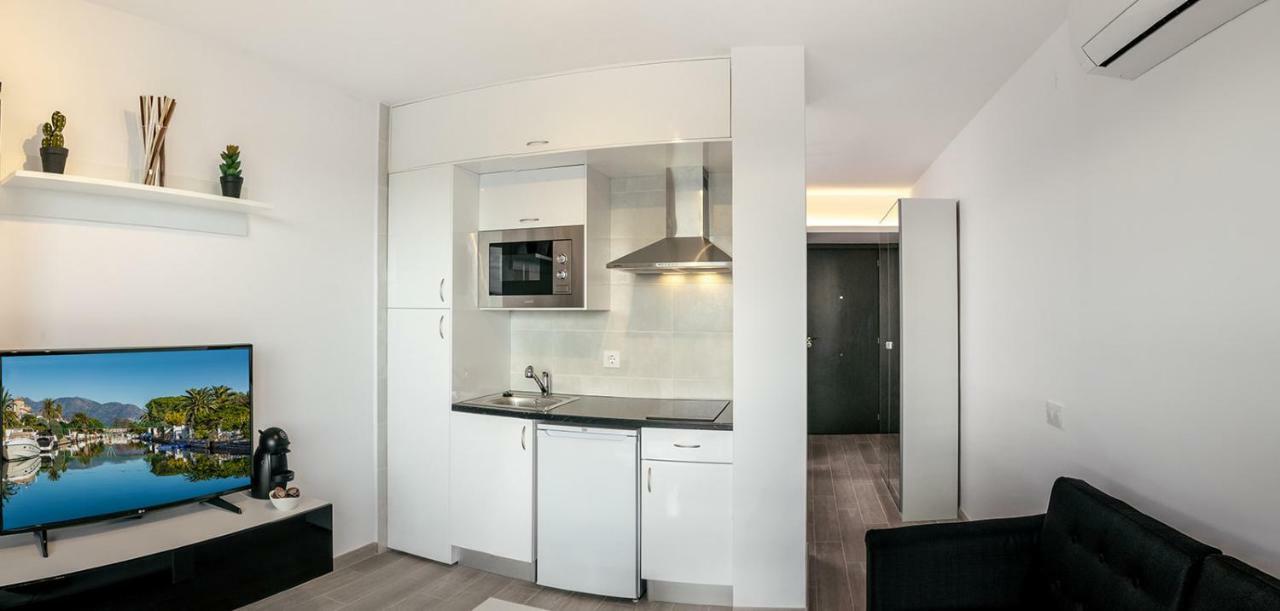 Empuria Beach D-Luxe Емпуриабрава Екстериор снимка