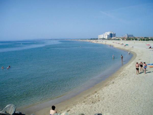Empuria Beach D-Luxe Емпуриабрава Екстериор снимка